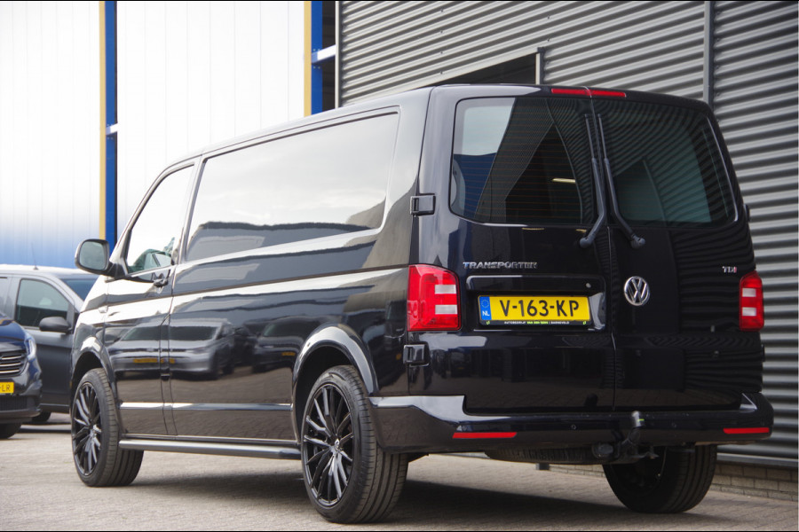 Volkswagen Transporter 2.0 TDI L2 Highline 150PK AUT. TREKHAAK, LED, ADAPT. CRUISE, NAVI, AIRCO, VOORRUIT VERWARMING, PARKEERSENSOREN, NL AUTO, NAP