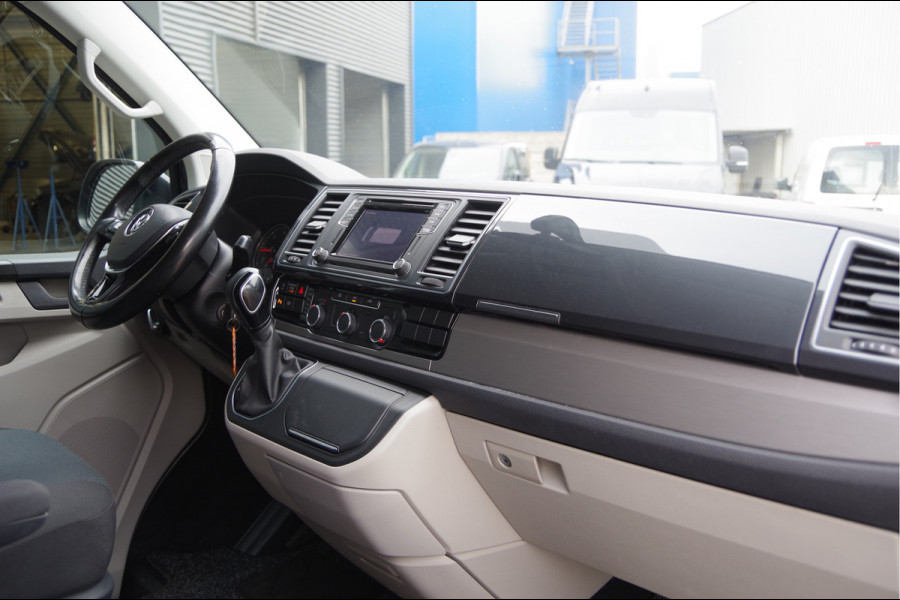 Volkswagen Transporter 2.0 TDI L2 Highline 150PK AUT. TREKHAAK, LED, ADAPT. CRUISE, NAVI, AIRCO, VOORRUIT VERWARMING, PARKEERSENSOREN, NL AUTO, NAP