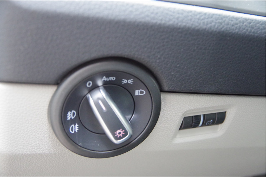 Volkswagen Transporter 2.0 TDI L2 Highline 150PK AUT. TREKHAAK, LED, ADAPT. CRUISE, NAVI, AIRCO, VOORRUIT VERWARMING, PARKEERSENSOREN, NL AUTO, NAP