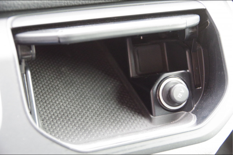 Volkswagen Transporter 2.0 TDI L2 Highline 150PK AUT. TREKHAAK, LED, ADAPT. CRUISE, NAVI, AIRCO, VOORRUIT VERWARMING, PARKEERSENSOREN, NL AUTO, NAP