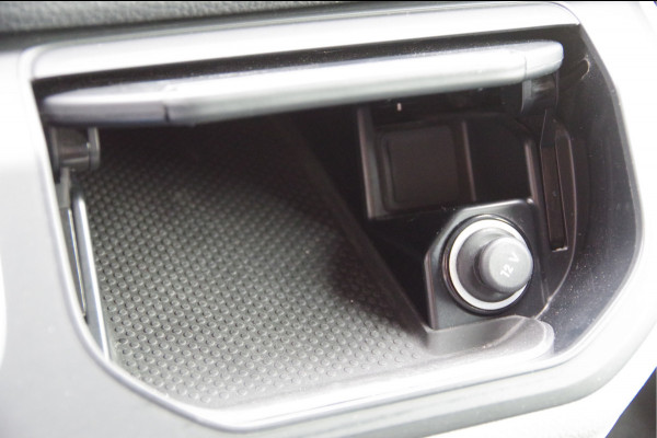 Volkswagen Transporter 2.0 TDI L2 Highline 150PK AUT. TREKHAAK, LED, ADAPT. CRUISE, NAVI, AIRCO, VOORRUIT VERWARMING, PARKEERSENSOREN, NL AUTO, NAP