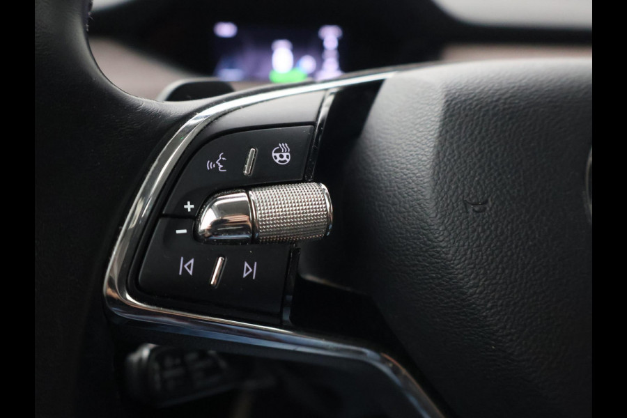 Škoda ENYAQ iV 60 FIRST EDITION + CHRYSTAL LIGHTNING | 21 INCH | ADAPTIVE CRUISE | MEMORY | SFEERVERLICHTING