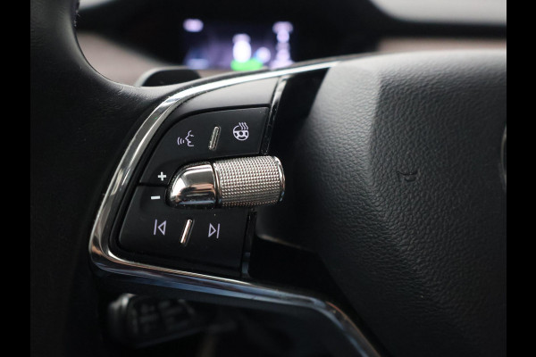 Škoda ENYAQ iV 60 FIRST EDITION + CHRYSTAL LIGHTNING | 21 INCH | ADAPTIVE CRUISE | MEMORY | SFEERVERLICHTING