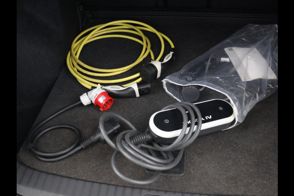 Škoda ENYAQ iV 60 FIRST EDITION + CHRYSTAL LIGHTNING | 21 INCH | ADAPTIVE CRUISE | MEMORY | SFEERVERLICHTING