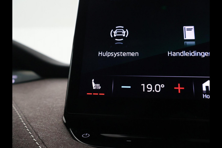 Škoda ENYAQ iV 60 FIRST EDITION + CHRYSTAL LIGHTNING | 21 INCH | ADAPTIVE CRUISE | MEMORY | SFEERVERLICHTING