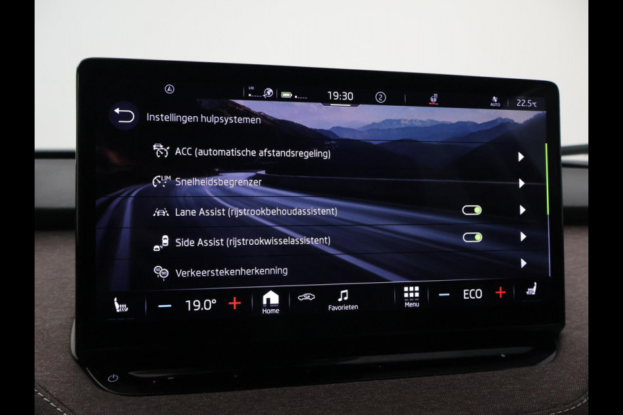 Škoda ENYAQ iV 60 FIRST EDITION + CHRYSTAL LIGHTNING | 21 INCH | ADAPTIVE CRUISE | MEMORY | SFEERVERLICHTING