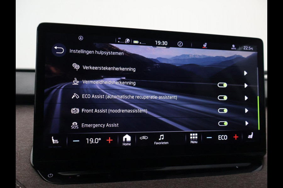 Škoda ENYAQ iV 60 FIRST EDITION + CHRYSTAL LIGHTNING | 21 INCH | ADAPTIVE CRUISE | MEMORY | SFEERVERLICHTING