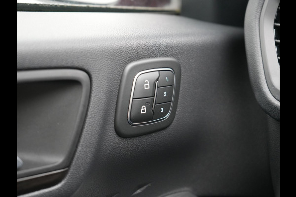 Ford Kuga 2.5 Vignale PHEV 225pk Dealer O.H. | Trekhaak Af Fabriek | Panodak | Adaptive Cruise | Head Up | Bang & Olufsen | 360 Camera | Lederen Comfortzetels Memory & Verwarmd | Keyless | Stuur Verwarmd | Blis | 20"L.M | Navigatie | Plug In Hybrid |