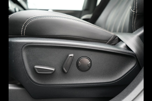 Ford Kuga 2.5 Vignale PHEV 225pk Dealer O.H. | Panodak | Adaptive Cruise | 360 Camera | Bang & Olufsen | Lederen Comfortzetels Memory & Verwarmd | Stuur Verwarmd | Keyless | Blis | Apple Carplay | Navigatie | DAB | Plug In Hybrid |