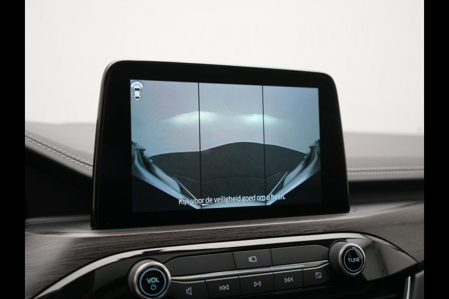 Ford Kuga 2.5 Vignale PHEV 225pk Dealer O.H. | Panodak | Adaptive Cruise | 360 Camera | Bang & Olufsen | Lederen Comfortzetels Memory & Verwarmd | Stuur Verwarmd | Keyless | Blis | Apple Carplay | Navigatie | DAB | Plug In Hybrid |