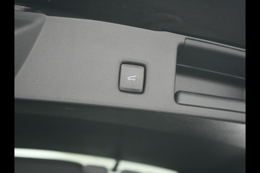 Ford Kuga 2.5 Vignale PHEV 225pk Dealer O.H. | Panodak | Adaptive Cruise | 360 Camera | Bang & Olufsen | Lederen Comfortzetels Memory & Verwarmd | Stuur Verwarmd | Keyless | Blis | Apple Carplay | Navigatie | DAB | Plug In Hybrid |