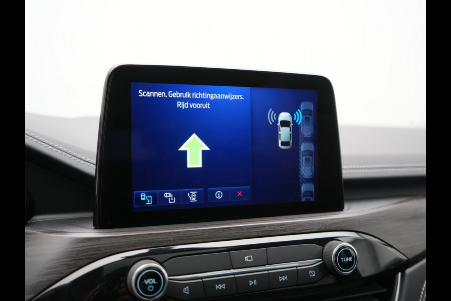 Ford Kuga 2.5 Vignale PHEV 225pk Dealer O.H. | Panodak | Adaptive Cruise | 360 Camera | Bang & Olufsen | Lederen Comfortzetels Memory & Verwarmd | Stuur Verwarmd | Keyless | Blis | Apple Carplay | Navigatie | DAB | Plug In Hybrid |