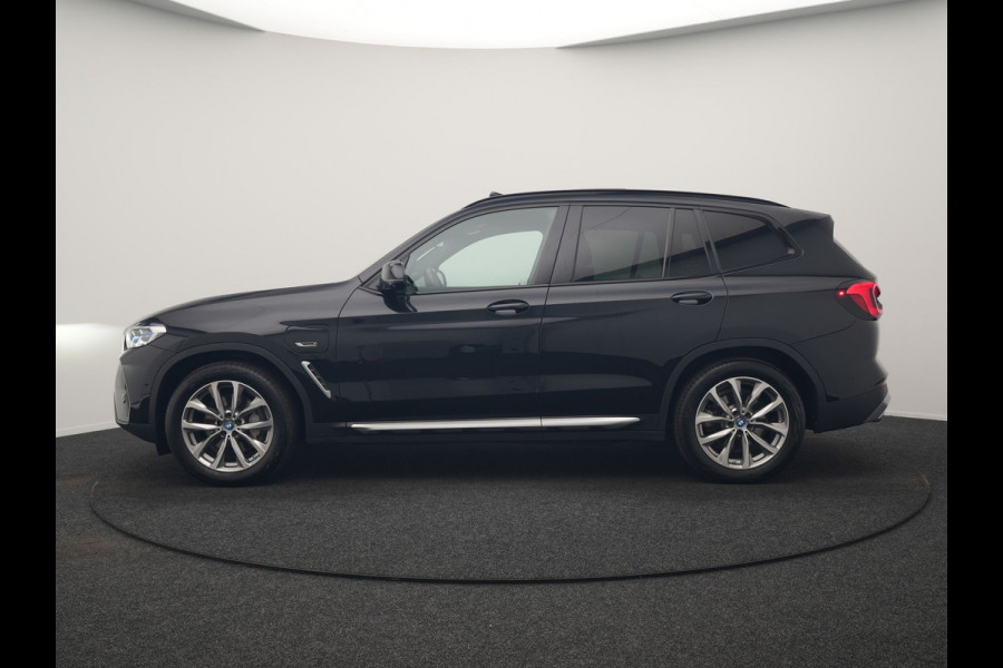 BMW X3 xDrive30e High Executive PHEV 293pk Dealer O.H. | Trekhaak Af Fabriek | Panodak | Head Up | 360 Camera | Laser LED | Lederen Sportstoelen Memory & Verwarmd | Sfeerverlichting | Apple Carplay | Blis | Keyless | Navigatie | DAB | Plug In Hybrid |