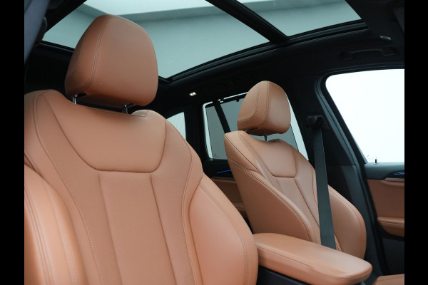 BMW X3 xDrive30e High Executive PHEV 293pk Dealer O.H. | Trekhaak Af Fabriek | Panodak | Head Up | 360 Camera | Laser LED | Lederen Sportstoelen Memory & Verwarmd | Sfeerverlichting | Apple Carplay | Blis | Keyless | Navigatie | DAB | Plug In Hybrid |