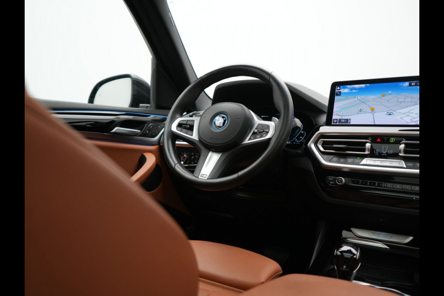 BMW X3 xDrive30e High Executive PHEV 293pk Dealer O.H. | Trekhaak Af Fabriek | Panodak | Head Up | 360 Camera | Laser LED | Lederen Sportstoelen Memory & Verwarmd | Sfeerverlichting | Apple Carplay | Blis | Keyless | Navigatie | DAB | Plug In Hybrid |
