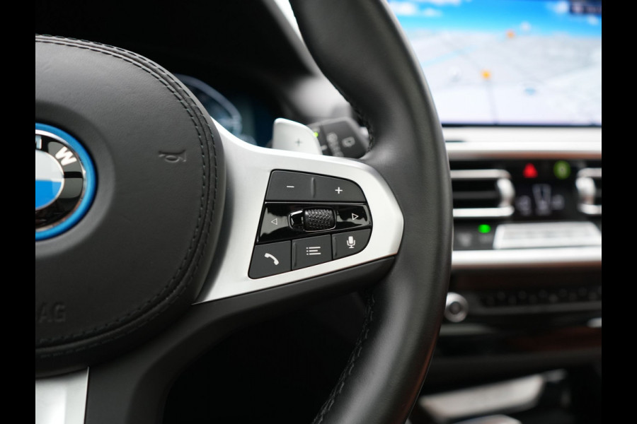 BMW X3 xDrive30e High Executive PHEV 293pk Dealer O.H. | Trekhaak Af Fabriek | Panodak | Head Up | 360 Camera | Laser LED | Lederen Sportstoelen Memory & Verwarmd | Sfeerverlichting | Apple Carplay | Blis | Keyless | Navigatie | DAB | Plug In Hybrid |