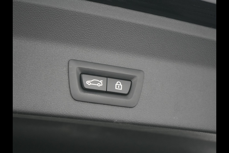 BMW X3 xDrive30e High Executive PHEV 293pk Dealer O.H. | Trekhaak Af Fabriek | Panodak | Head Up | 360 Camera | Laser LED | Lederen Sportstoelen Memory & Verwarmd | Sfeerverlichting | Apple Carplay | Blis | Keyless | Navigatie | DAB | Plug In Hybrid |