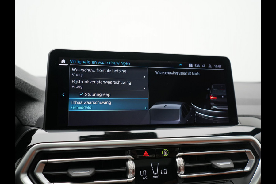 BMW X3 xDrive30e High Executive PHEV 293pk Dealer O.H. | Trekhaak Af Fabriek | Panodak | Head Up | 360 Camera | Laser LED | Lederen Sportstoelen Memory & Verwarmd | Sfeerverlichting | Apple Carplay | Blis | Keyless | Navigatie | DAB | Plug In Hybrid |