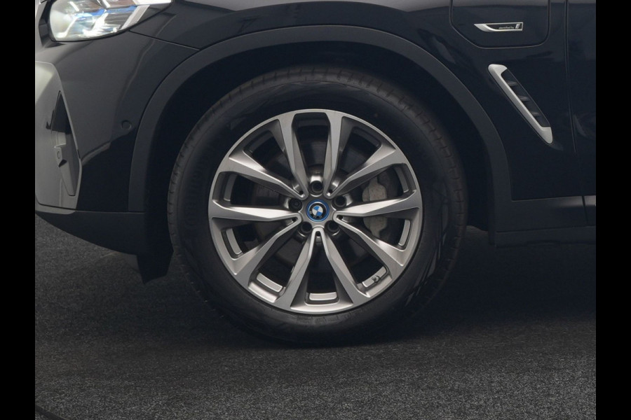 BMW X3 xDrive30e High Executive PHEV 293pk Dealer O.H. | Trekhaak Af Fabriek | Panodak | Head Up | 360 Camera | Laser LED | Lederen Sportstoelen Memory & Verwarmd | Sfeerverlichting | Apple Carplay | Blis | Keyless | Navigatie | DAB | Plug In Hybrid |