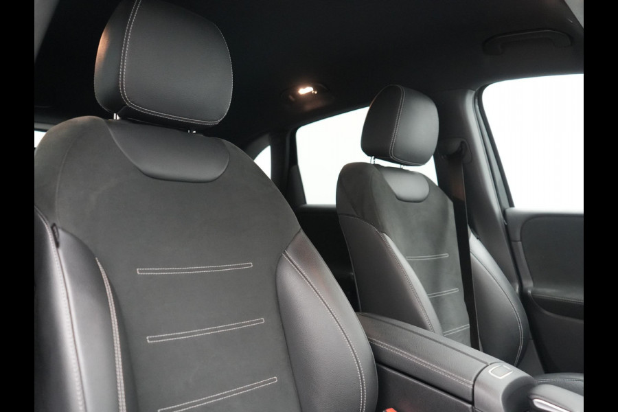 Mercedes-Benz B-Klasse 250 e Business Solution AMG Limited PHEV 218pk Dealer O.H. | Burmester Audio | Alcantara Sportstoelen Verwarmd | Camera | Sfeerverlichting | Apple Carplay | Widescreen Navigatie | DAB | Plug In Hybrid |