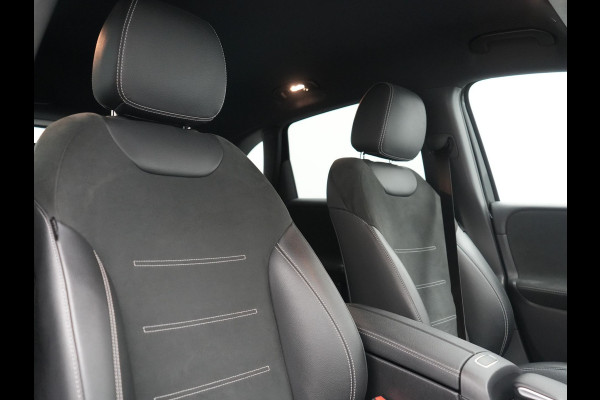 Mercedes-Benz B-Klasse 250 e Business Solution AMG Limited PHEV 218pk Dealer O.H. | Burmester Audio | Alcantara Sportstoelen Verwarmd | Camera | Sfeerverlichting | Apple Carplay | Widescreen Navigatie | DAB | Plug In Hybrid |