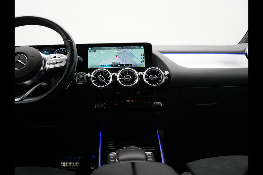 Mercedes-Benz B-Klasse 250 e Business Solution AMG Limited PHEV 218pk Dealer O.H. | Burmester Audio | Alcantara Sportstoelen Verwarmd | Camera | Sfeerverlichting | Apple Carplay | Widescreen Navigatie | DAB | Plug In Hybrid |