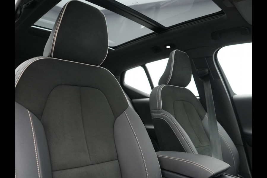 Volvo XC40 Ultimate Recharge Pure 70 kWh 231pk Dealer O.H. | Trekhaak Af Fabriek | Panodak | Adaptive Cruise | 360 Camera | Harman / Kardon | Alcantara Sportstoelen Memory & Verwarmd | Keyless | Blis | Apple Carplay | Google Assistent | DAB |