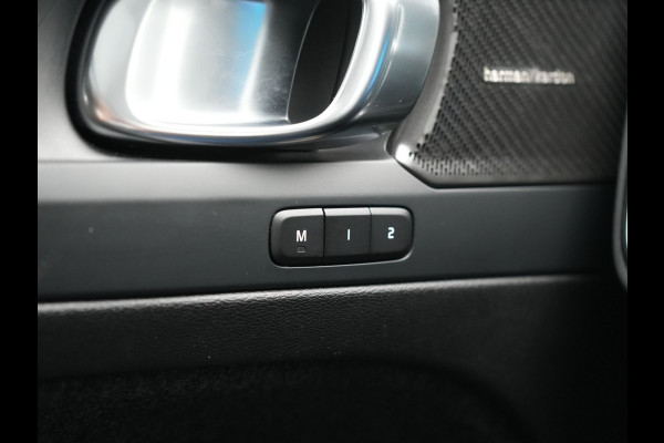 Volvo XC40 Ultimate Recharge Pure 70 kWh 231pk Dealer O.H. | Trekhaak Af Fabriek | Panodak | Adaptive Cruise | 360 Camera | Harman / Kardon | Alcantara Sportstoelen Memory & Verwarmd | Keyless | Blis | Apple Carplay | Google Assistent | DAB |