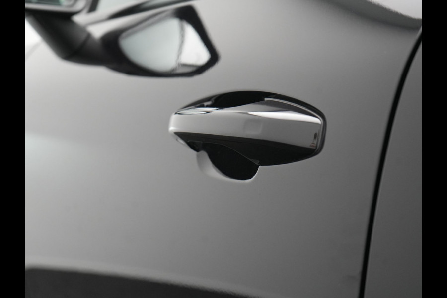 Volvo XC40 Ultimate Recharge Pure 70 kWh 231pk Dealer O.H. | Trekhaak Af Fabriek | Panodak | Adaptive Cruise | 360 Camera | Harman / Kardon | Alcantara Sportstoelen Memory & Verwarmd | Keyless | Blis | Apple Carplay | Google Assistent | DAB |