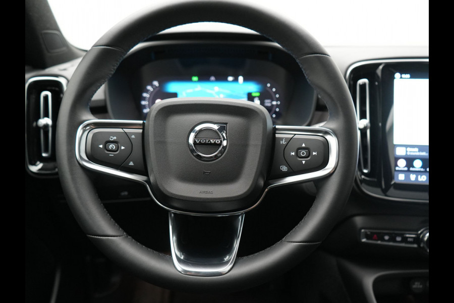Volvo XC40 Ultimate Recharge Pure 70 kWh 231pk Dealer O.H. | Trekhaak Af Fabriek | Panodak | Adaptive Cruise | 360 Camera | Harman / Kardon | Alcantara Sportstoelen Memory & Verwarmd | Keyless | Blis | Apple Carplay | Google Assistent | DAB |