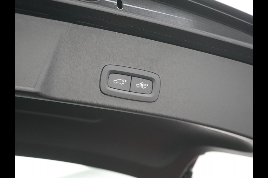 Volvo XC40 Ultimate Recharge Pure 70 kWh 231pk Dealer O.H. | Trekhaak Af Fabriek | Panodak | Adaptive Cruise | 360 Camera | Harman / Kardon | Alcantara Sportstoelen Memory & Verwarmd | Keyless | Blis | Apple Carplay | Google Assistent | DAB |