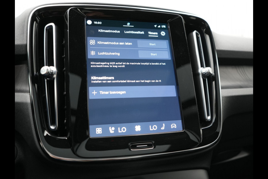 Volvo XC40 Ultimate Recharge Pure 70 kWh 231pk Dealer O.H. | Trekhaak Af Fabriek | Panodak | Adaptive Cruise | 360 Camera | Harman / Kardon | Alcantara Sportstoelen Memory & Verwarmd | Keyless | Blis | Apple Carplay | Google Assistent | DAB |
