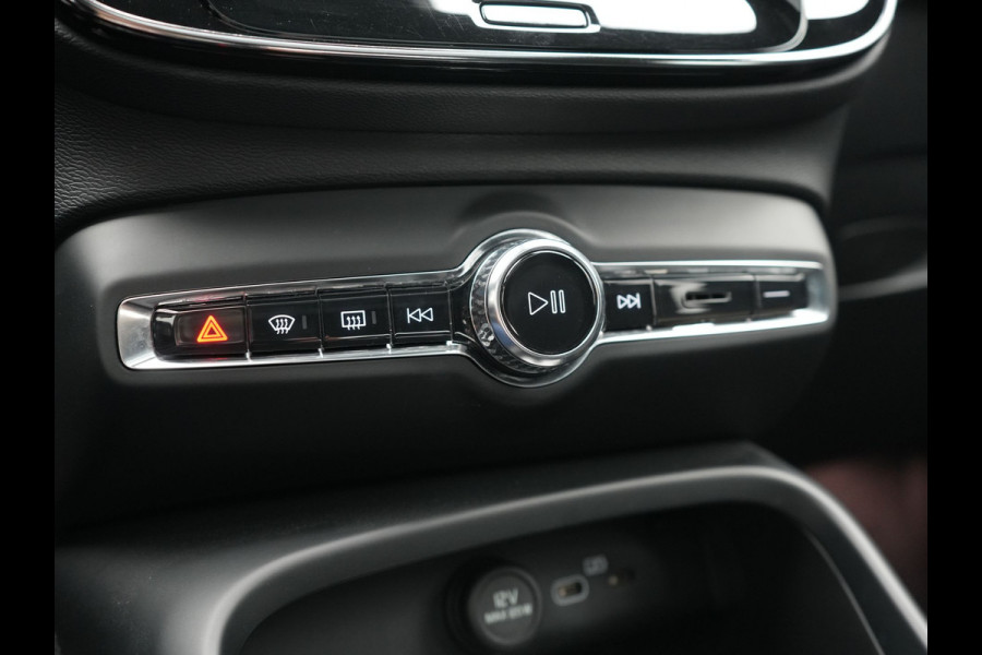 Volvo XC40 Ultimate Recharge Pure 70 kWh 231pk Dealer O.H. | Trekhaak Af Fabriek | Panodak | Adaptive Cruise | 360 Camera | Harman / Kardon | Alcantara Sportstoelen Memory & Verwarmd | Keyless | Blis | Apple Carplay | Google Assistent | DAB |