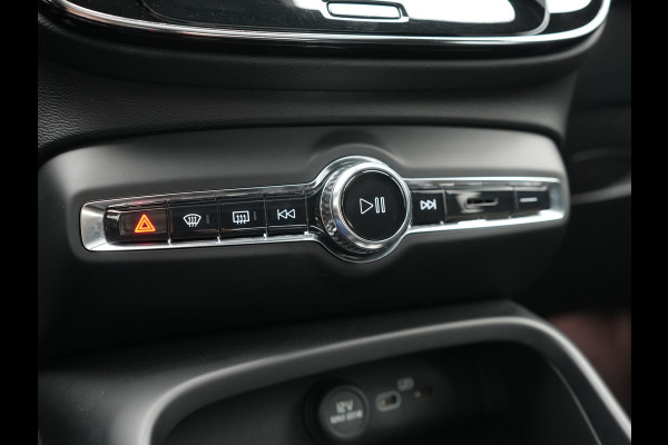 Volvo XC40 Ultimate Recharge Pure 70 kWh 231pk Dealer O.H. | Trekhaak Af Fabriek | Panodak | Adaptive Cruise | 360 Camera | Harman / Kardon | Alcantara Sportstoelen Memory & Verwarmd | Keyless | Blis | Apple Carplay | Google Assistent | DAB |
