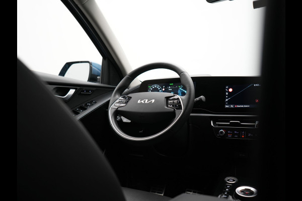 Kia Niro 1.6 GDi ExecutiveLine PHEV 182pk Dealer O.H. | Adaptive Cruise | Head Up | Camera | Harman / Kardon | Lederen Sportstoelen Ventilatie & Memory | Keyless | Blis | Stoelen & Stuur Verwarmd | Sfeerverlichting | Navigatie | DAB | Plug In Hybrid |
