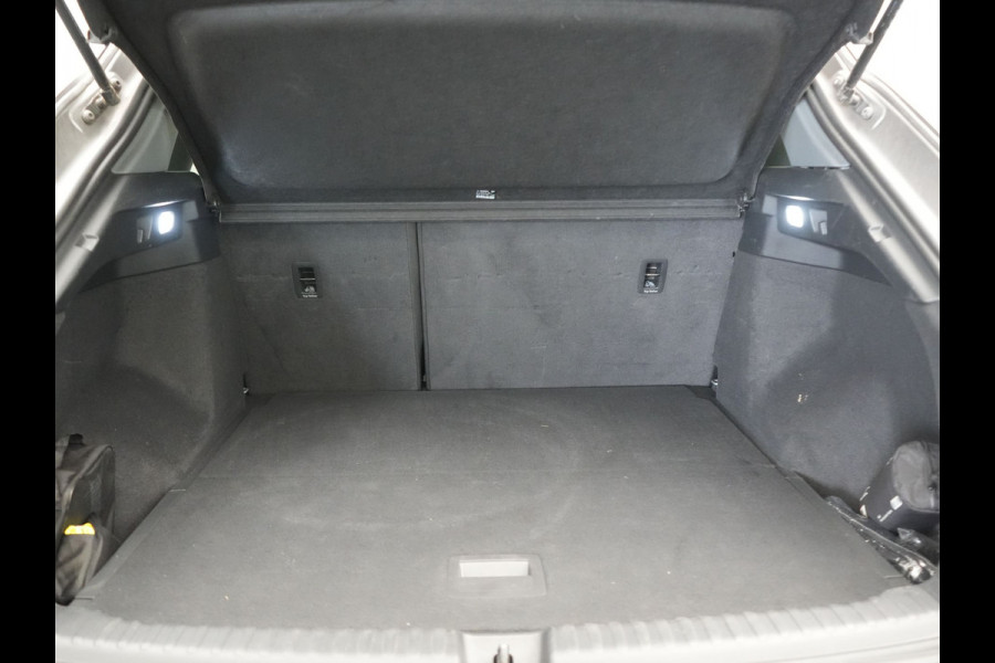 Audi Q4 e-tron 45 Quattro Edition 77 kWh 265pk Dealer O.H. | Trekhaak Af Fabriek | Stoelverwarming | Navigatie | Lane Assist | Virtual Cockpit | DAB | 19"L.M |