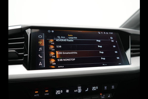 Audi Q4 e-tron 45 Quattro Edition 77 kWh 265pk Dealer O.H. | Trekhaak Af Fabriek | Stoelverwarming | Navigatie | Lane Assist | Virtual Cockpit | DAB | 19"L.M |