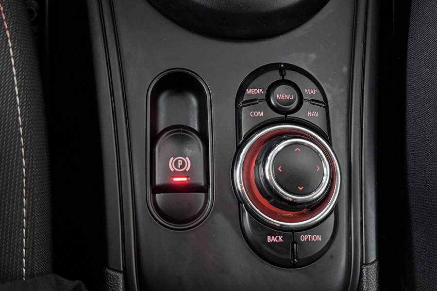 MINI Countryman 1.5 One Essential (NAVIGATIE, CARPLAY, PDC, LED, STUURBEDIENING, 1e EIGENAAR, DEALER ONDERHOUDEN)