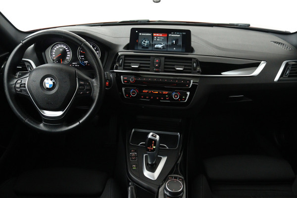 BMW 1-serie 118i Executive Automaat (GROOT-NAVIGATIE, LED, PANORAMADAK, CAMERA, SPORTSTOELEN, GROOTLICHT ASSIST, PDC)