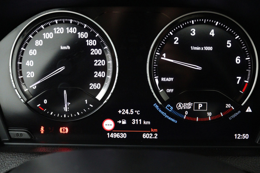 BMW 1-serie 118i Executive Automaat (GROOT-NAVIGATIE, LED, PANORAMADAK, CAMERA, SPORTSTOELEN, GROOTLICHT ASSIST, PDC)
