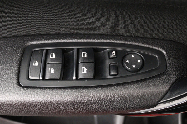 BMW 1-serie 118i Executive Automaat (GROOT-NAVIGATIE, LED, PANORAMADAK, CAMERA, SPORTSTOELEN, GROOTLICHT ASSIST, PDC)