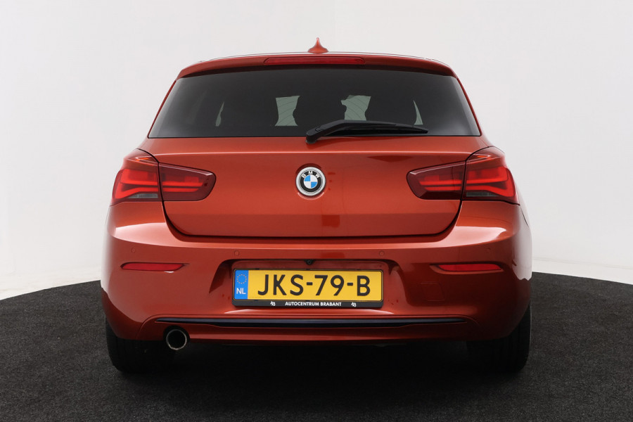 BMW 1-serie 118i Executive Automaat (GROOT-NAVIGATIE, LED, PANORAMADAK, CAMERA, SPORTSTOELEN, GROOTLICHT ASSIST, PDC)