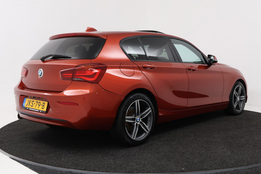 BMW 1-serie 118i Executive Automaat (GROOT-NAVIGATIE, LED, PANORAMADAK, CAMERA, SPORTSTOELEN, GROOTLICHT ASSIST, PDC)