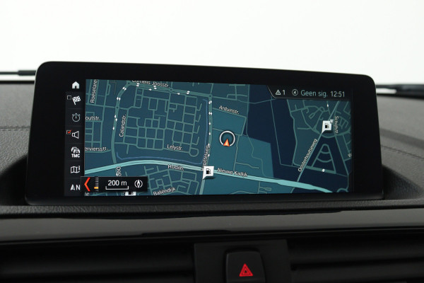 BMW 1-serie 118i Executive Automaat (GROOT-NAVIGATIE, LED, PANORAMADAK, CAMERA, SPORTSTOELEN, GROOTLICHT ASSIST, PDC)