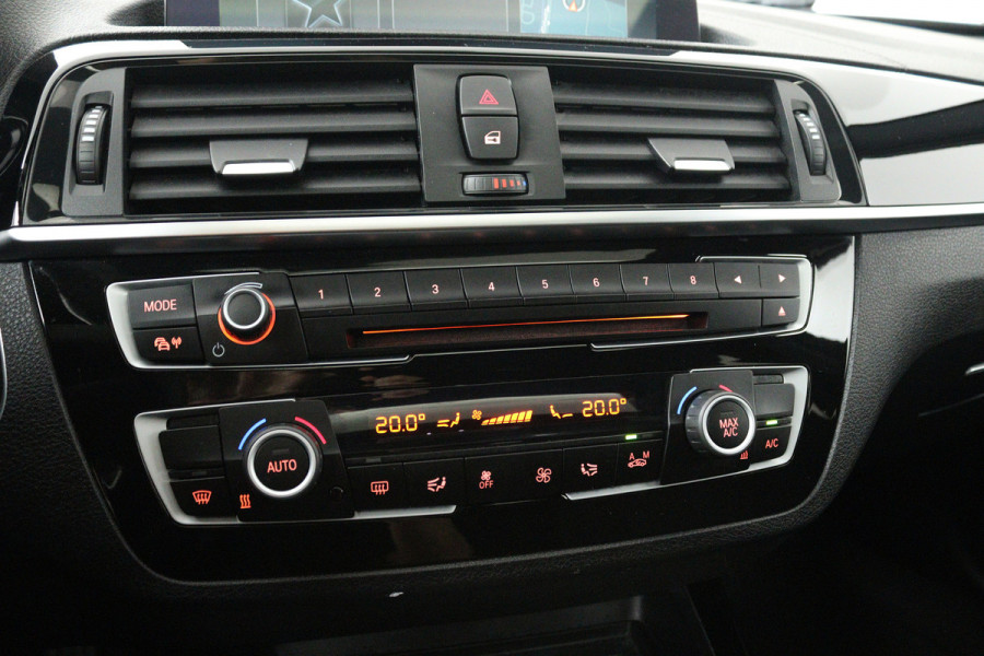 BMW 1-serie 118i Executive Automaat (GROOT-NAVIGATIE, LED, PANORAMADAK, CAMERA, SPORTSTOELEN, GROOTLICHT ASSIST, PDC)