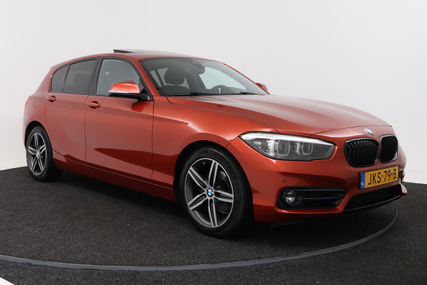 BMW 1-serie 118i Executive Automaat (GROOT-NAVIGATIE, LED, PANORAMADAK, CAMERA, SPORTSTOELEN, GROOTLICHT ASSIST, PDC)