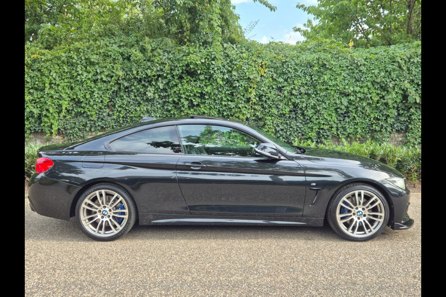 BMW 4 Serie Coupé 420i M Sport High Executive Schuifdak H&K Apple CarPlay Virtual dash NAP M Remmerij 100% OH 420i High Executive