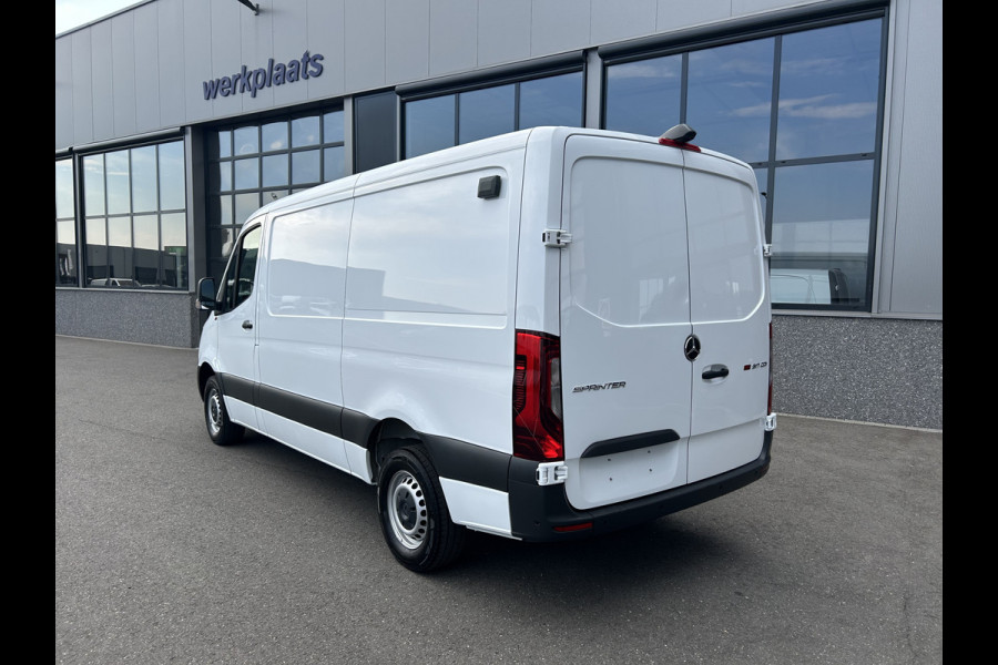 Mercedes-Benz Sprinter 317 CDI L2 H1 LED / 360 Camera / Distronic / MBUX / Navigatiesysteem / Parkeersensoren / Airco / 270 Graden achterdeuren