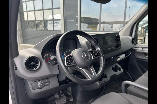 Mercedes-Benz Sprinter 317 CDI L2 H1 LED / 360 Camera / Distronic / MBUX / Navigatiesysteem / Parkeersensoren / Airco / 270 Graden achterdeuren