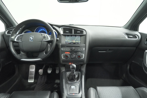 DS DS 4 PureTech 130 Performance Line | Camera | Dodehoekdetectie | Stoelmassage | Apple Carplay